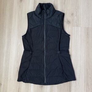 Lululemon Down for it All Vest. Sise 8. Black